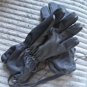 Black Winter Ski Gloves